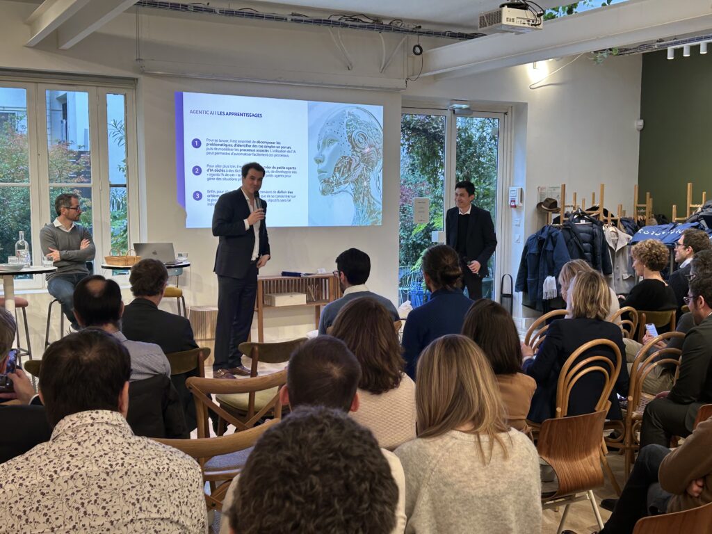 Erwan Lomenech et Théo Pham présentant lors de la table ronde agent IA EÜRUS